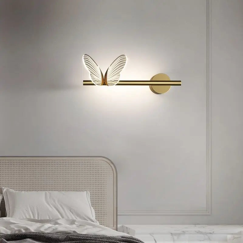 suspension lumineuse contemporaine or blanc papillons relief cercle lumineux opacité translucidité fixations minimalistes chambre