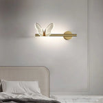 suspension lumineuse contemporaine or blanc papillons relief cercle lumineux opacité translucidité fixations minimalistes chambre