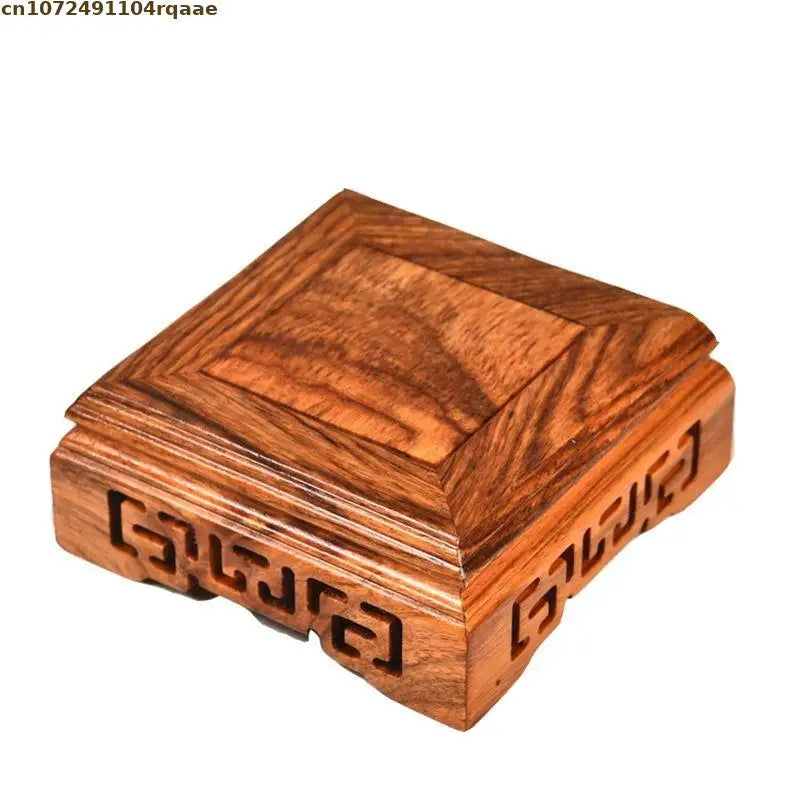 support bijoux bois marron rayures gravure classique artisanal exposant decoratif horizontal vertical gravure geometrique