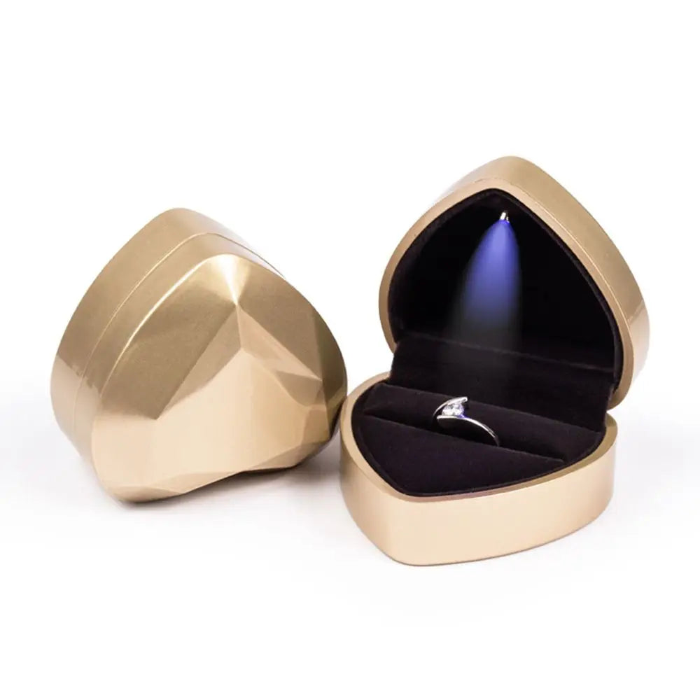 boîte bijoux rouge contemporaine facettes géométriques anneaux rangement colliers bijoux