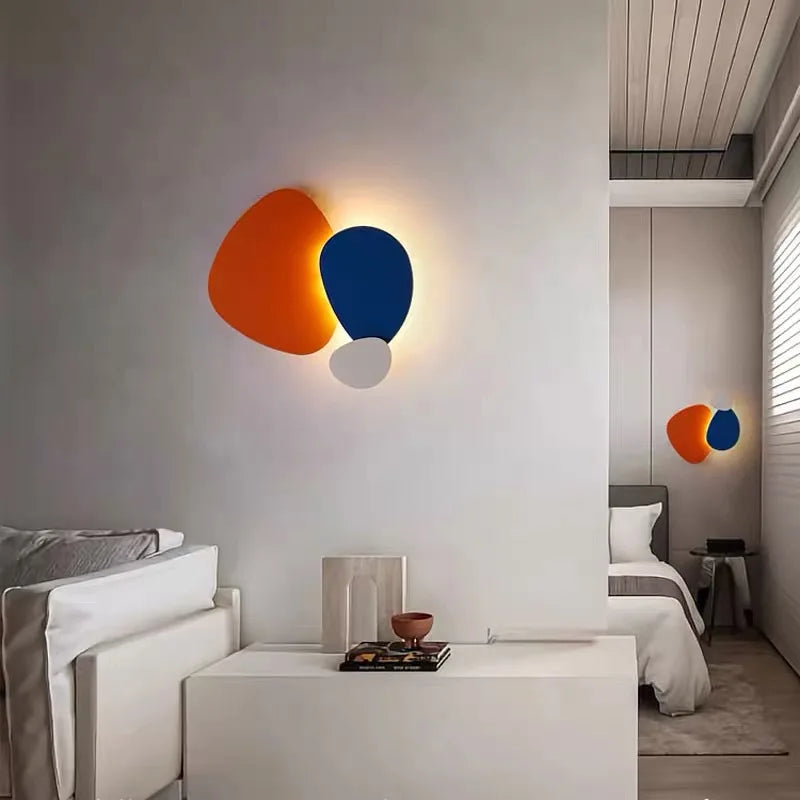lampe murale moderne abstraite orange bleu blanc éclairage quotidien artistique LED ambiance chambre salon
