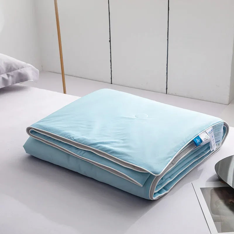 couverture d'été légère soie glacée bleu clair gris grande taille chambre moderne