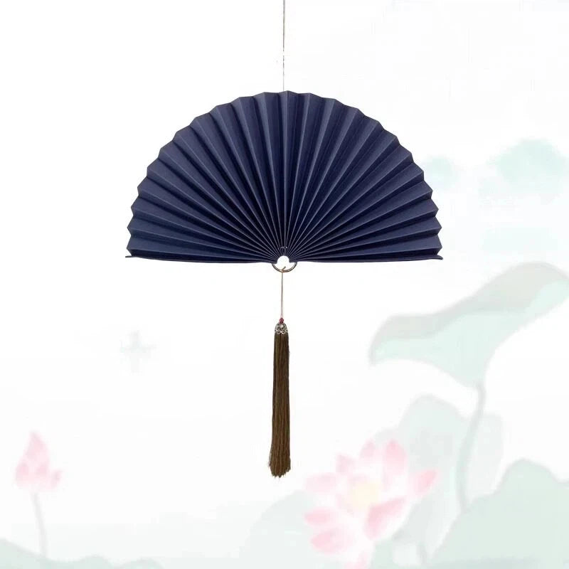 éventail pliant décoratif papier rouge bleu marine doré chinois traditionnel pompon cordelette