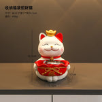 statue chat porte bonheur blanc doré artisanal détails dorés pochette rouge plateau texte rouge