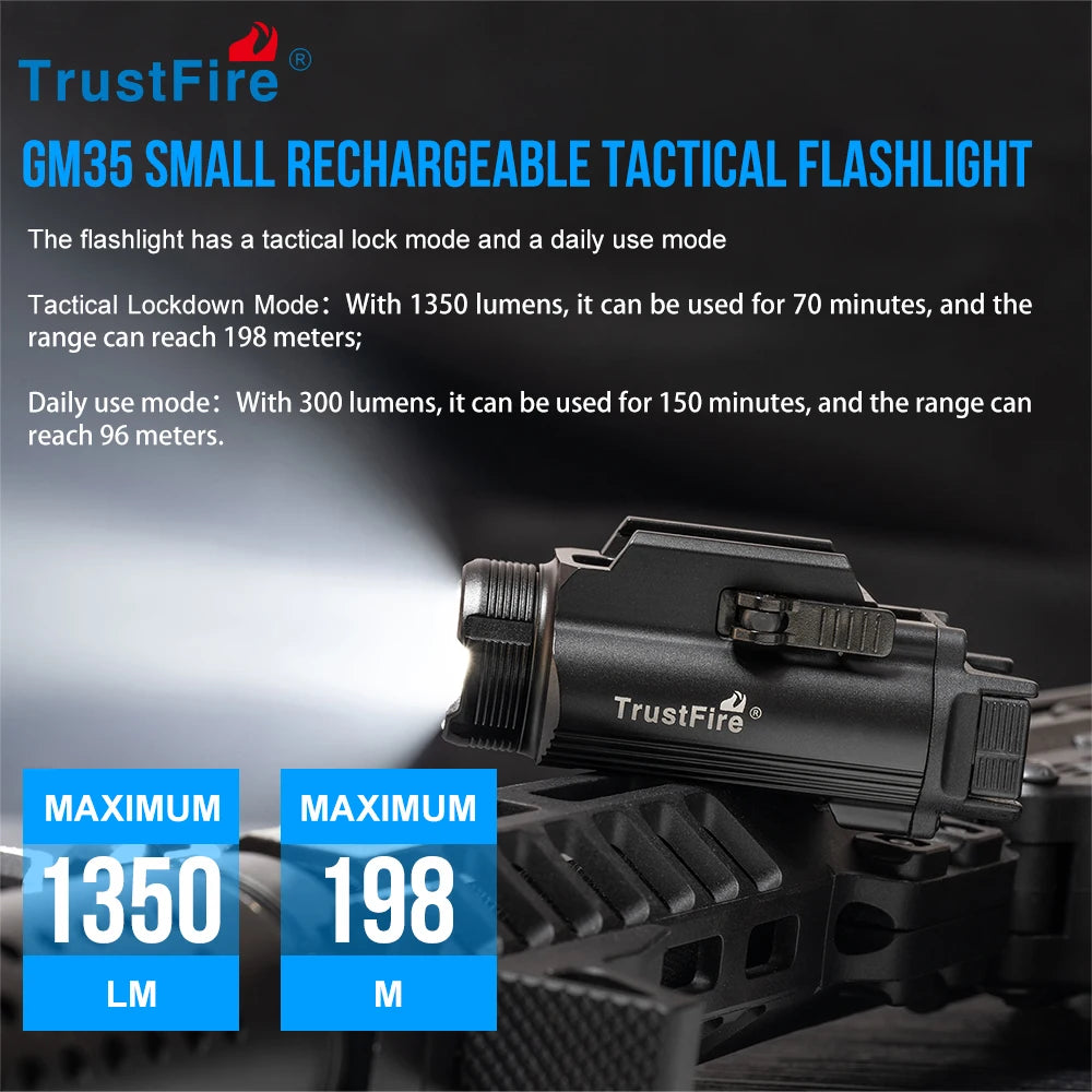 lampe torche tactique rechargeable led noire anti dérapante ip68 compacte robuste fixations bayonnette type