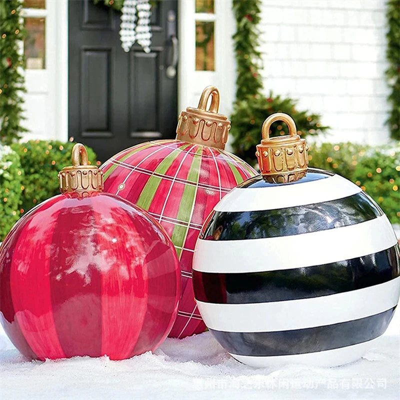 Installation de la boule de Noël avec piquets de fixation