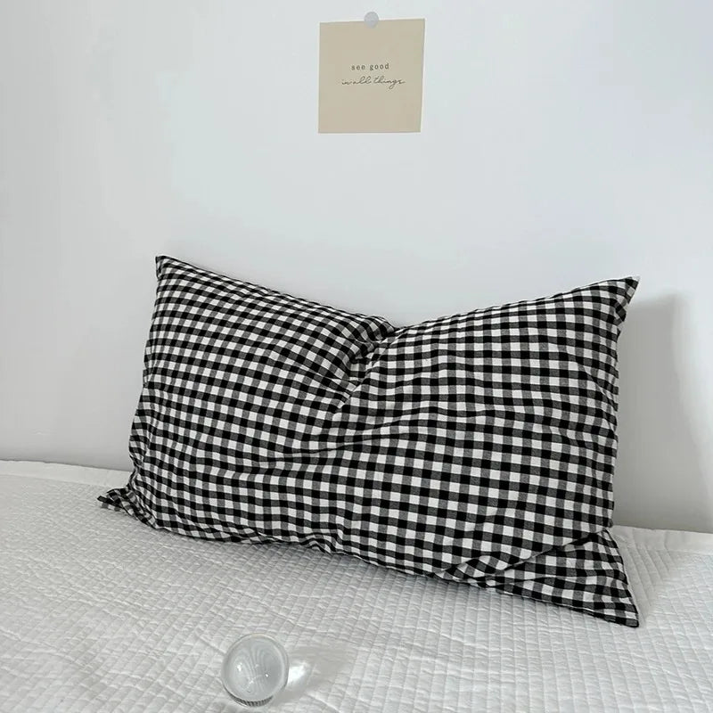 housse coussin rectangulaire rayée rouge bleu blanc tissu peau pêche décoration chambre lit