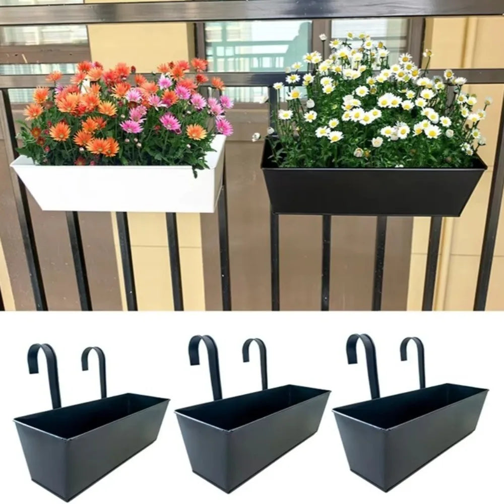Bacs fleurs contemporains fer noir blanc vert clair violet orange fixés mur crochets métalliques