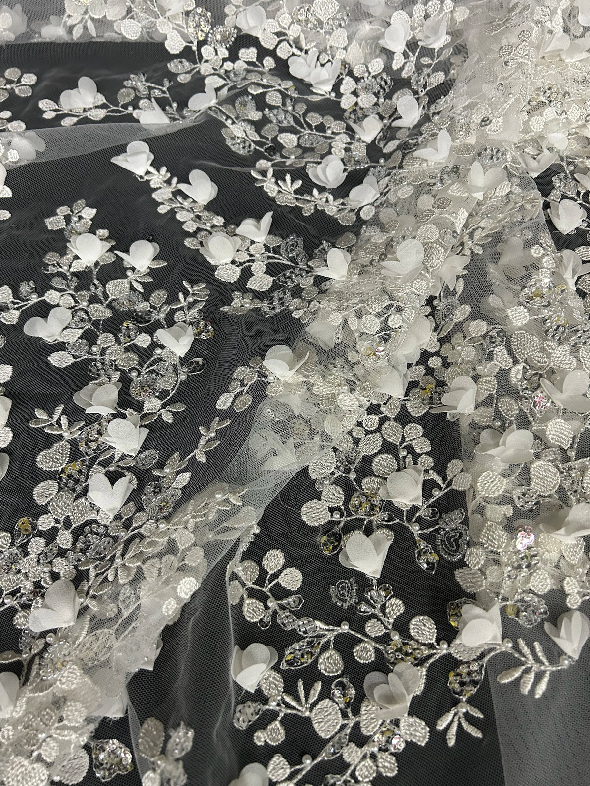 tissu dentelle mariage motif floral 3d élégant opacité broderie tulle français écologique soluble eau