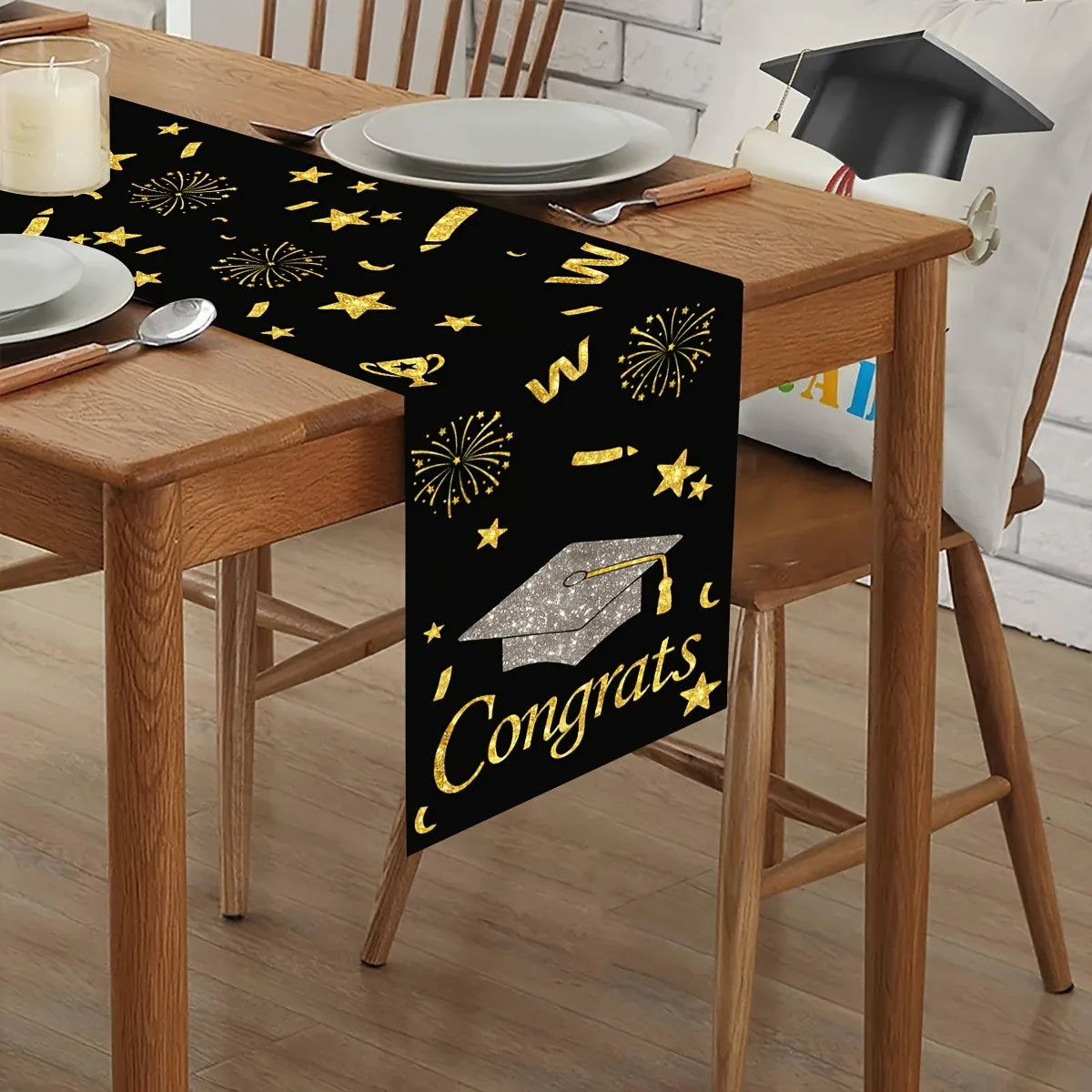 nappe rectangulaire noire or motifs graduation étoiles confettis opacité totale décoration fête dimensions 180cm