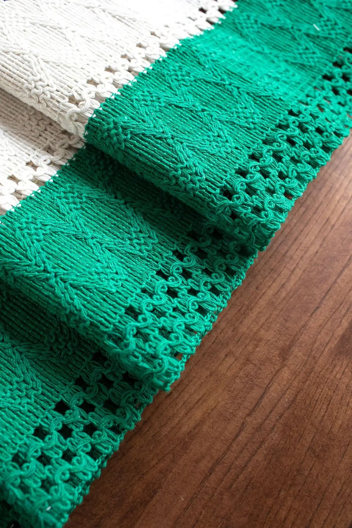 serviettes table vertes crochetées motifs géométriques coton polyester maison