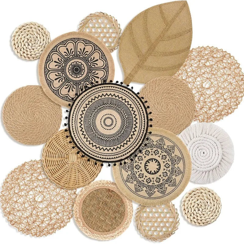 assiettes decoratives boho assiettes rondes motifs geometriques motifs floraux texture tisse naturel beige