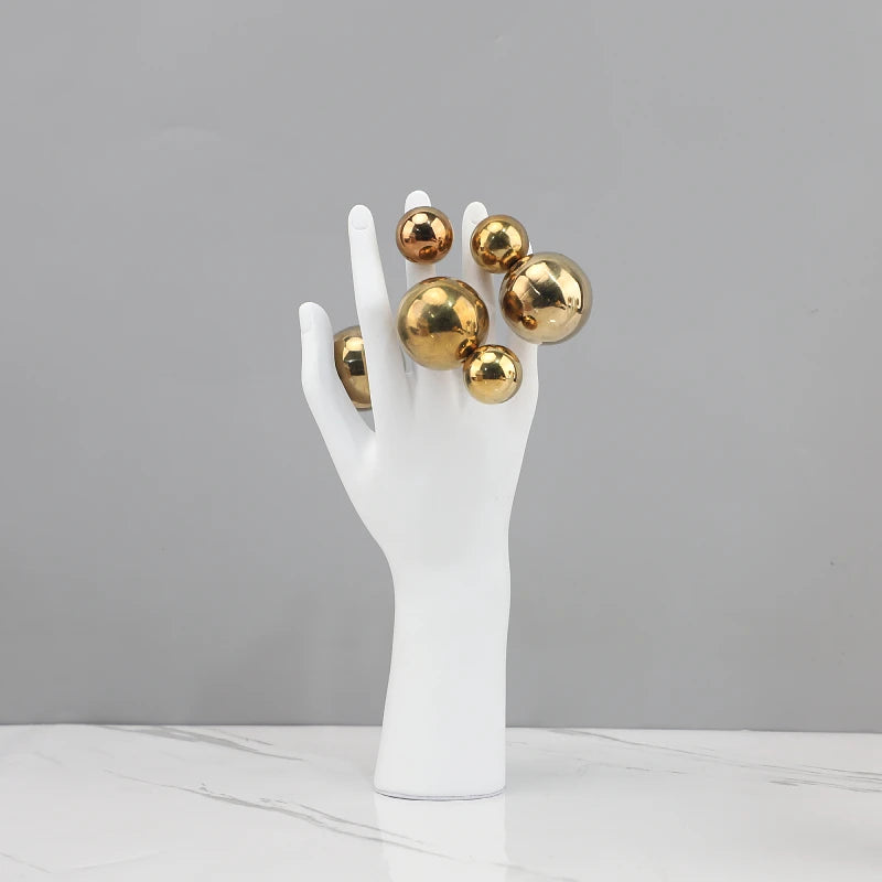 sculpture main humaine sphere argentee deco moderne blanc lisse brillante