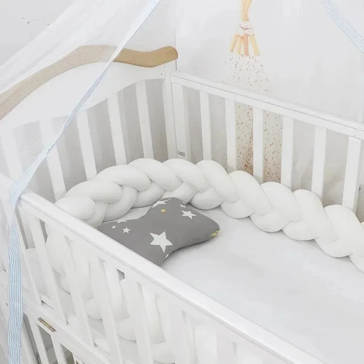 protège matelas tressé lit bébé rose gris velours doux pastel enfant decoration chambre cushion