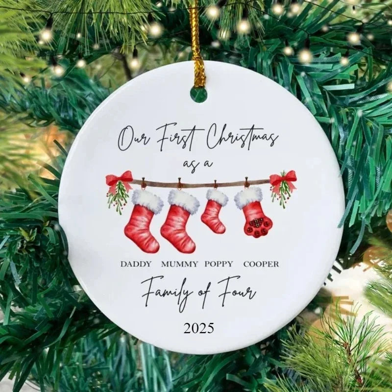 Ornement de Noël personnalisé en céramique jaune fluo avec texte pour bébé