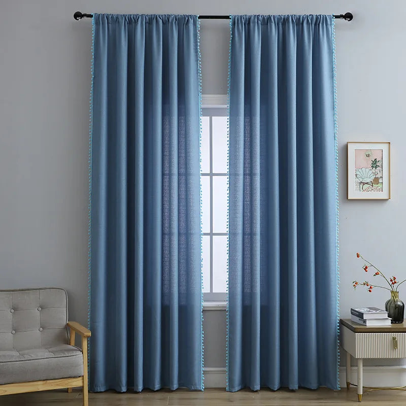 rideau semi transparent polyester texturé pompons bohème blanc bleu gris decoration tringle cordons serrage