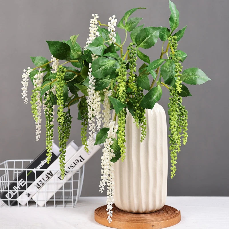 décoration intérieure plante artificielle orchidée rouge verte blanche modernes vase bois