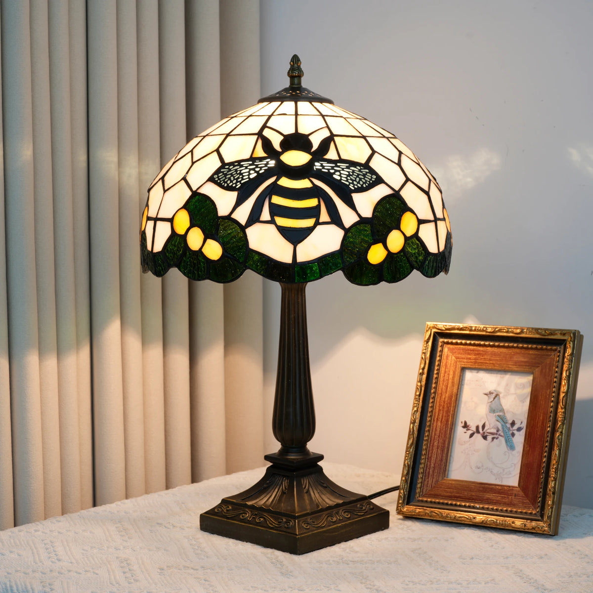 lampe table tiffany abeille art nouveau couleurs multiples verre teinté interrupteur basique moderne