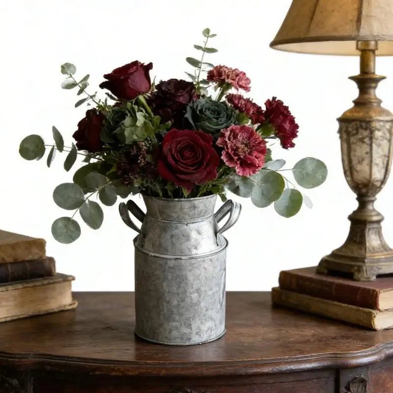 vases métal rustique patine vieillie fleurs rouge vert blanc violet beige