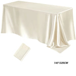 nappes satinées blanc rose noires tables longues mariage fêtes élégantes