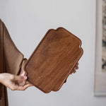 assiettes bois marron clair feuilles modernes métalliques thé tasses théière fruits noix