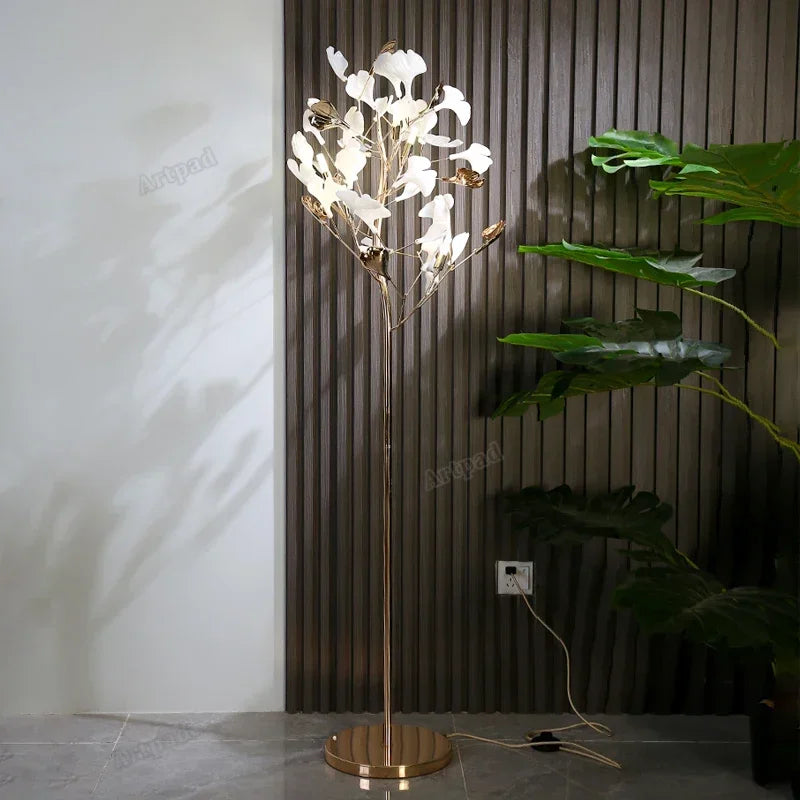 lampe poser or blanc contemporaine fleurs blanches branches dorées base ronde câble électrique sources