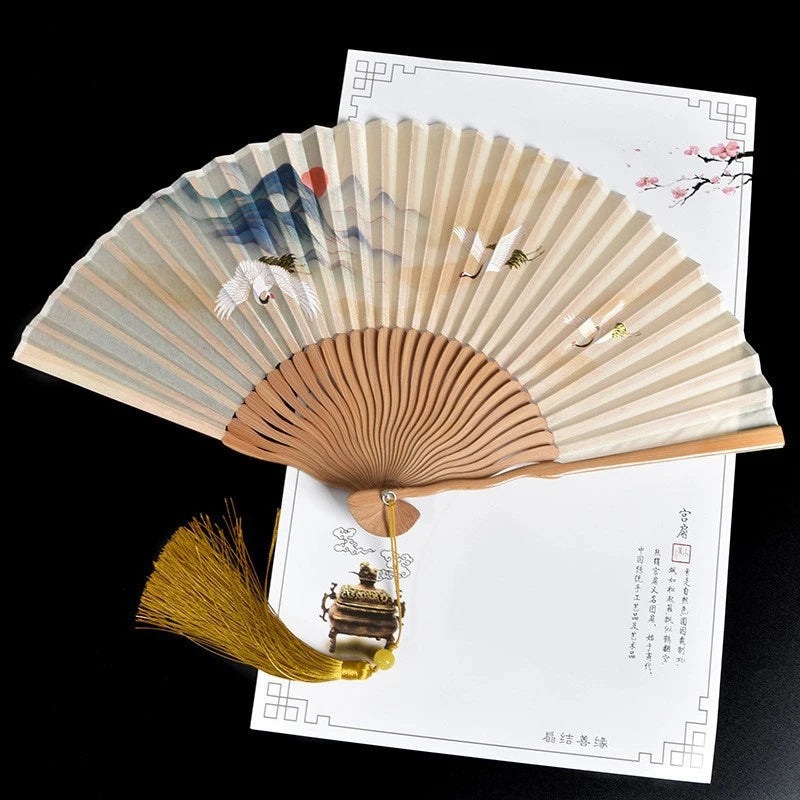 éventail pliant traditionnel vert foncé noir marron clair décoration mariage accessoire fête parfumé chinois