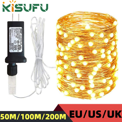 Guirlande lumineuse LED 100m blanc chaud dans un jardin