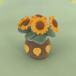 décoration intérieure pot fleurs tricotées marron jaune blanc vert anniversaire mariage