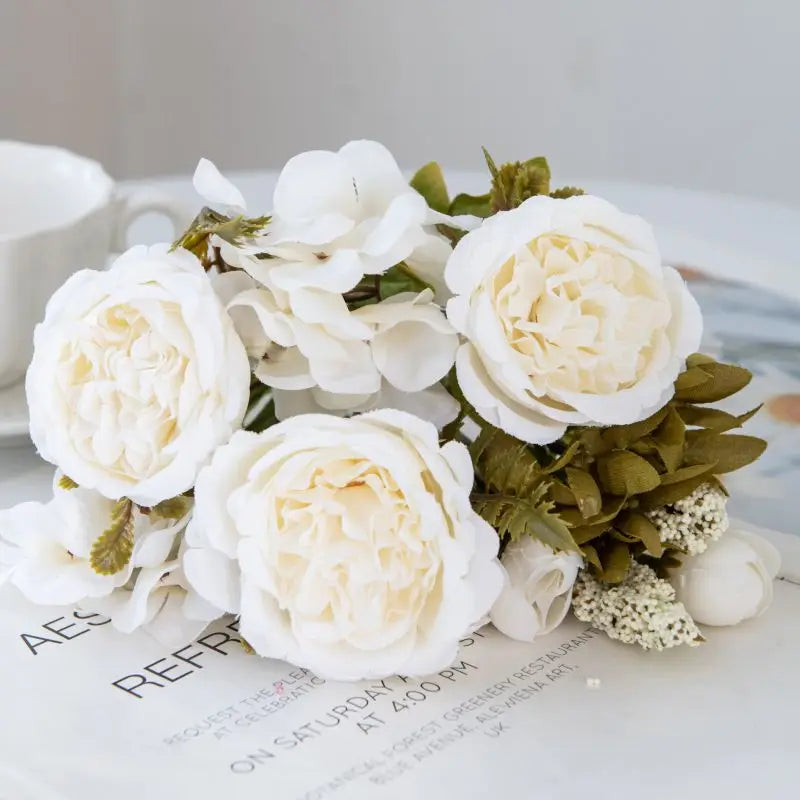 décoration intérieure bouquet fleurs artificielles soie rouge rose blanc modernes élégantes mariage anniversaire chambre