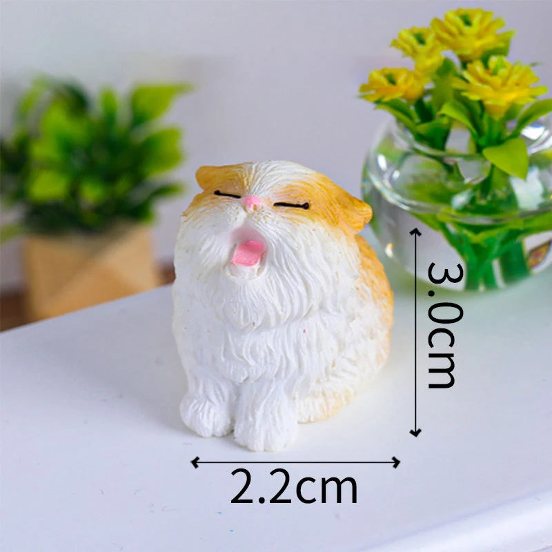 figurines chats blanc beige gris orange bleu réalistes pelucheuses meuble niche nourriture plante coussins