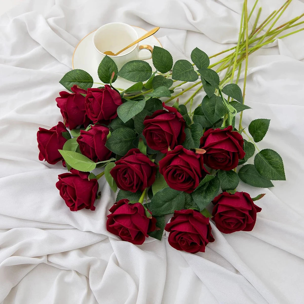 bouquet roses artificielles classiques blanc rouge violet intérieur mariage décoration anniversaire baby shower