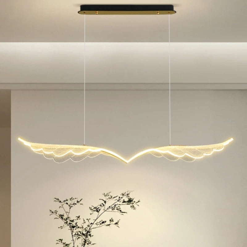 suspension lumineuse moderne ailes papillon blanc doré noir décoration florale branches feuilles