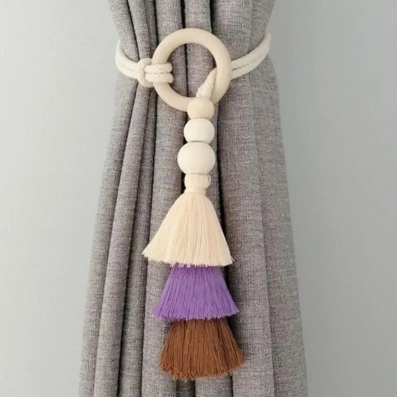 boucles rideau bois pompons tissus beiges marrons boho chic anneaux décoration maison