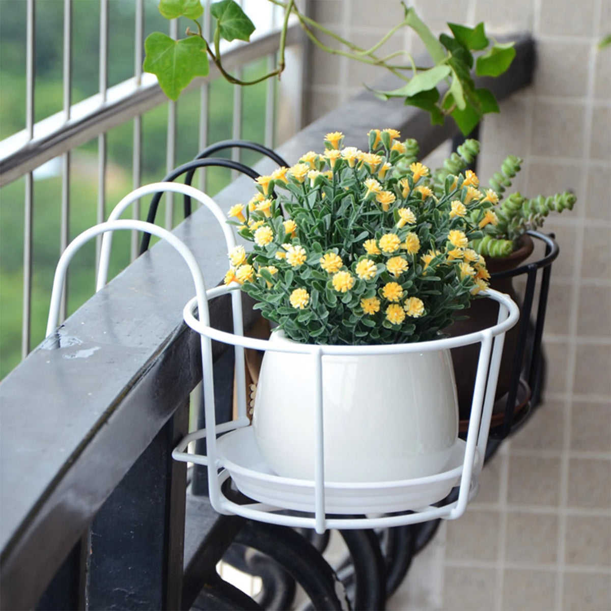 support pot fleurs rond fer noir blanc moderne clips balcon jardinage