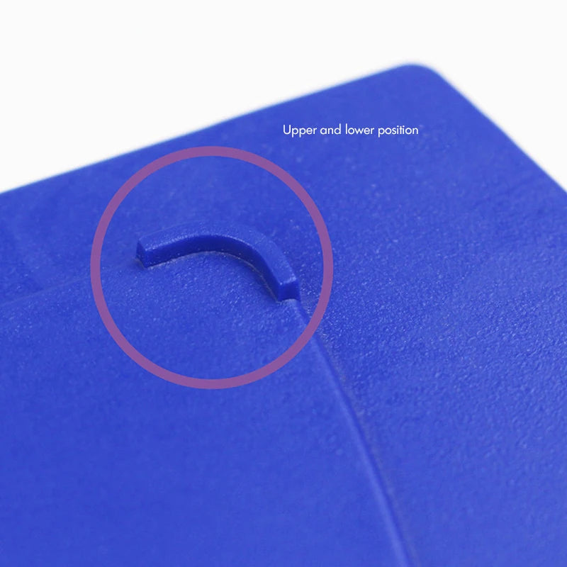 Plusieurs boîtes empilées pour rangement vertical dans un atelier