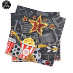 décoration fête anniversaire guirlande happy birthday bannières cinématographiques serviettes papier boîtes carton caméra gonflable