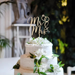décoration gâteau mariage mr mrs lettres calligraphiées alliances diamant tige bois