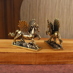 statuette cheval ailé bronze doré relief mythologique base ornée motifs ondulés decoratif aspect vieilli