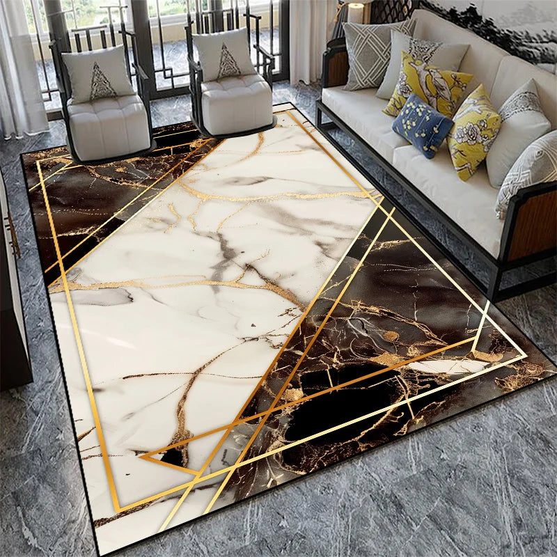 Tapis moderne avec motifs géométriques dorés sur un fond de marbre blanc et noir.