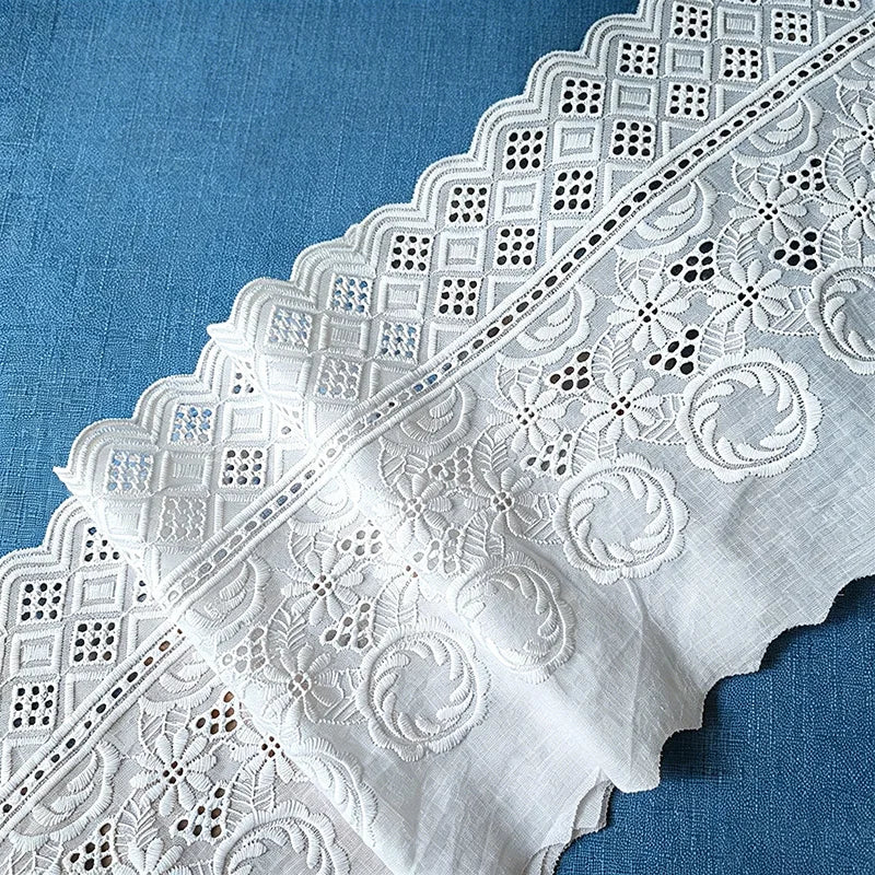 dentelle brodée blanche motif floral robe classique décoration couture DIY
