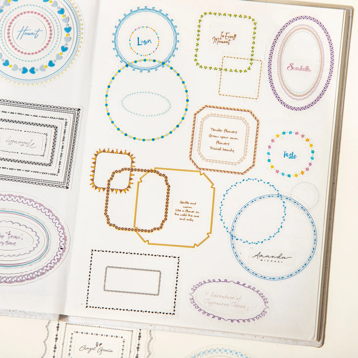 autocollants décoratifs floraux bleu vert rose blanc bordures textes adhésifs graphiques minimaliste scrapbooking matériaux