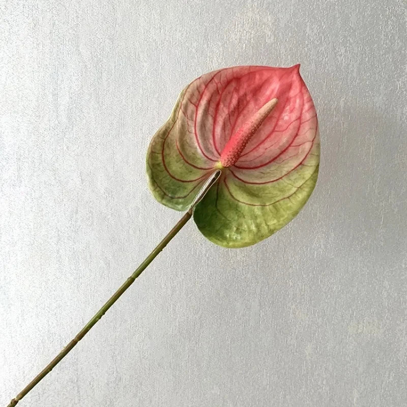 fleurs artificielles anthurium rouge vert rose blanches décoration moderne mariage intérieur decoration capitule plastique
