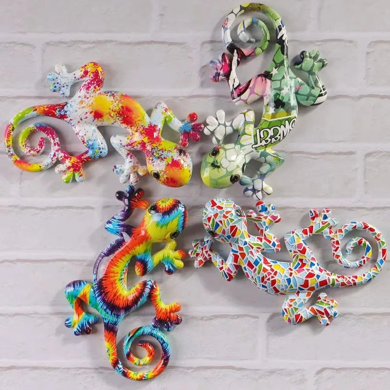 Sculpture résine lézard multicolore motifs abstraits art contemporain décoration murale crochets inclusion