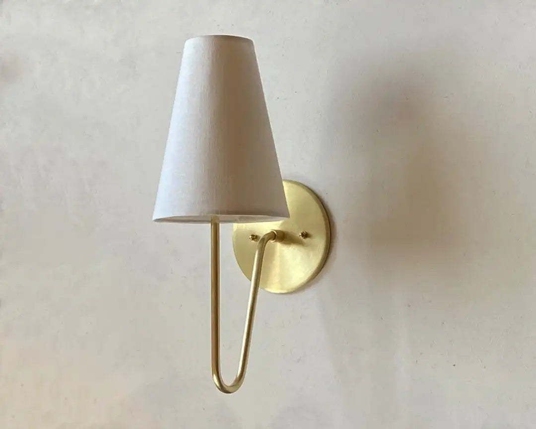 Lumière tamisée d'une applique murale en lin - ambiance chaleureuse