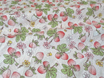 tissu coton imprimé fraises fleurs rouge vert blanc floral 160cm confection draps nappes rideaux