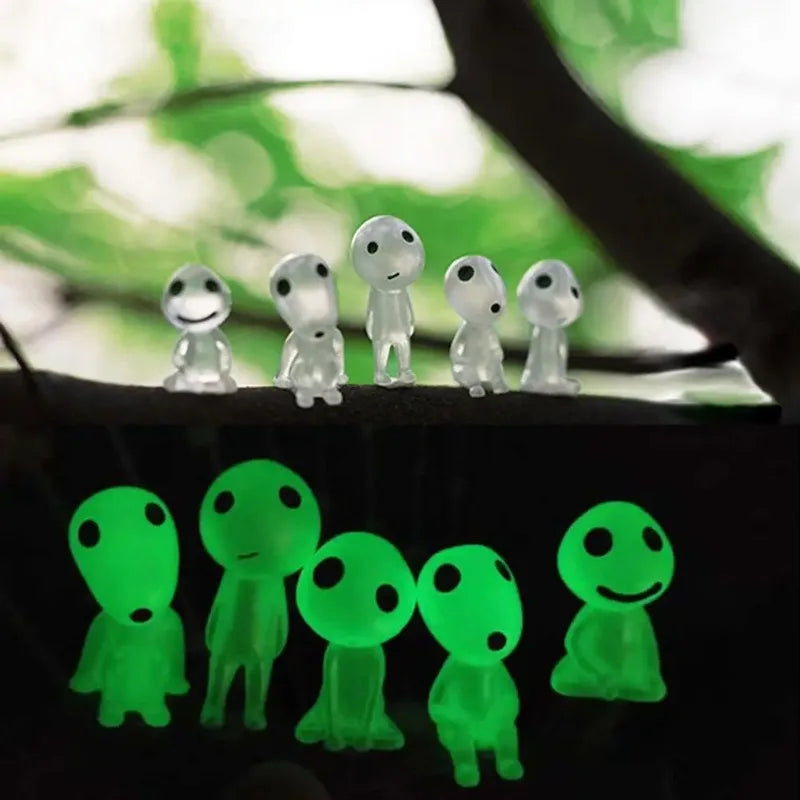 figurines lumineuses transparentes vert blanc bleu cartoon mignon yeux noirs sourires decoration exterieure jardin