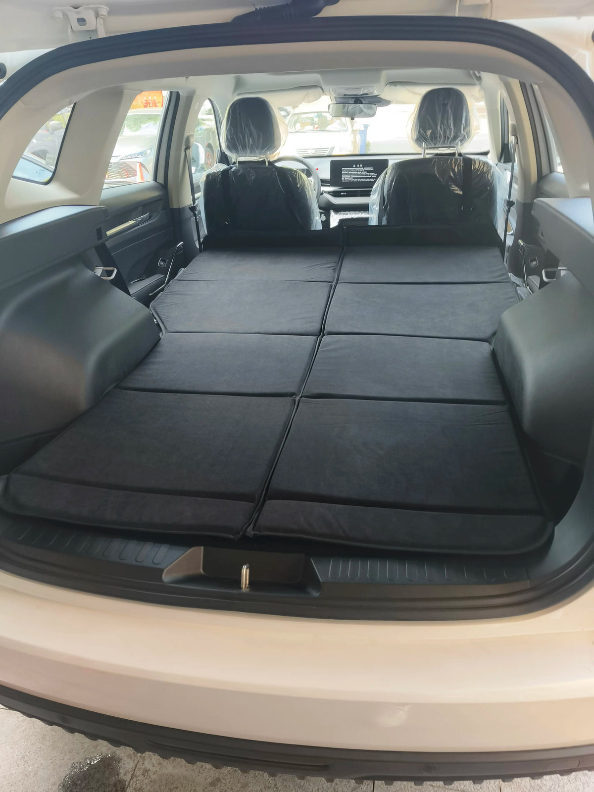 tapis sol pliable moderne noir gris tapis auto doux pratique fixations poignées