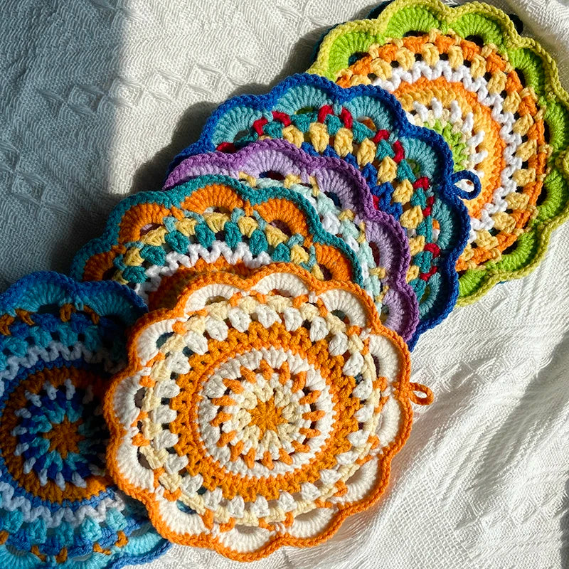 serviettes table crochet motif circulaire couleurs vives main d'oeuvre artisanale pastoral annuel arrière rouleau