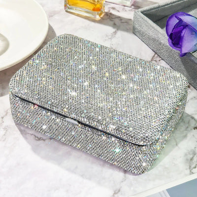 Boîte à bijoux de luxe en strass blanc vue de face